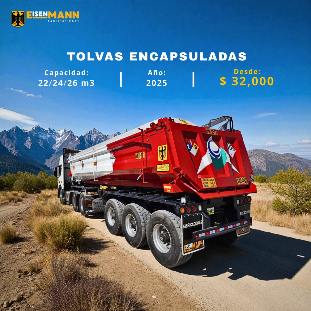 Tolva de alta capacidad en ruta de montaña del sur del Perú